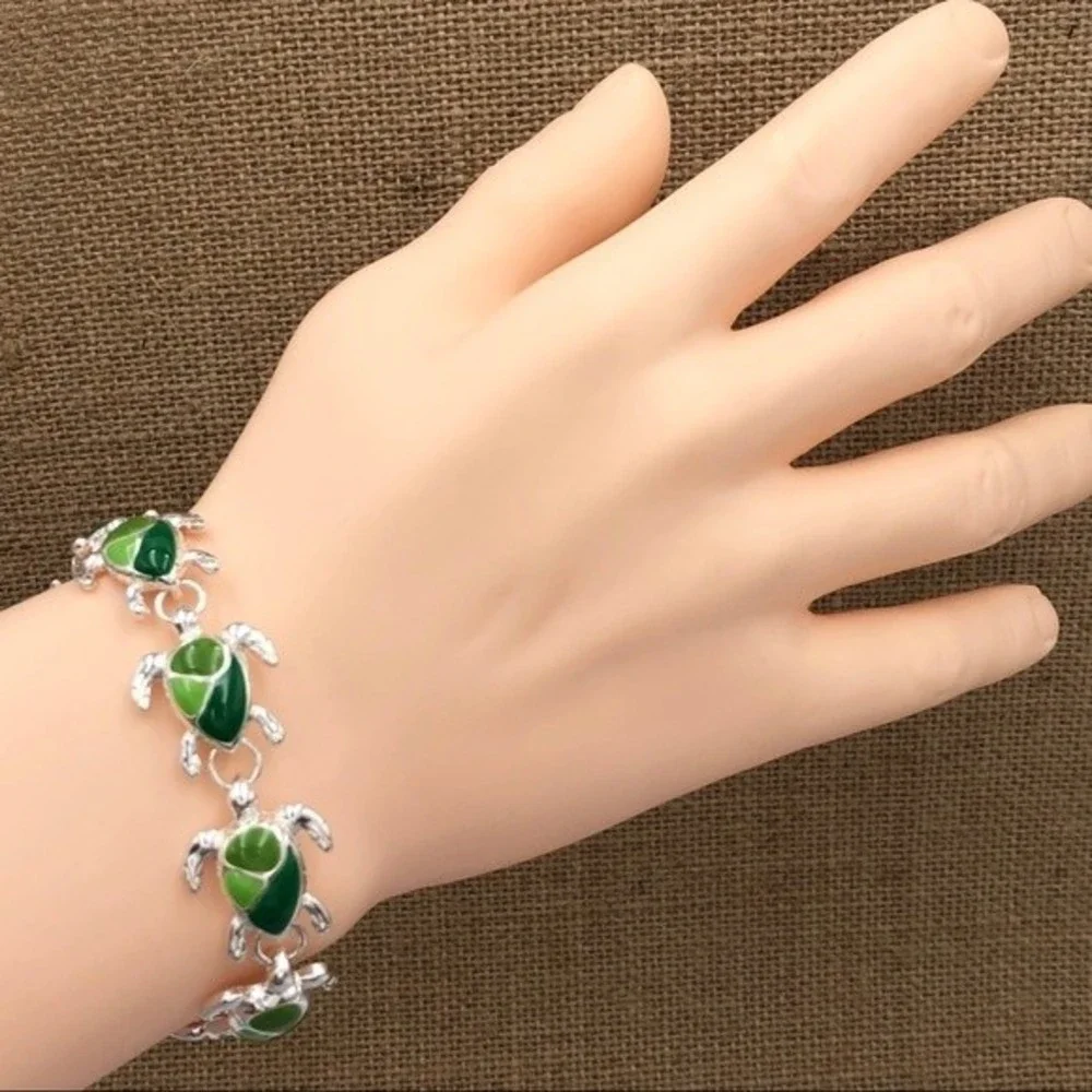 🌼 Green Sea Turtle Silver Clasp Bracelet